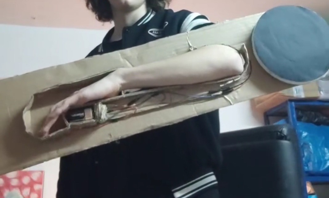 @giaky.cos durante la costruzione delle motoseghe di Denji.