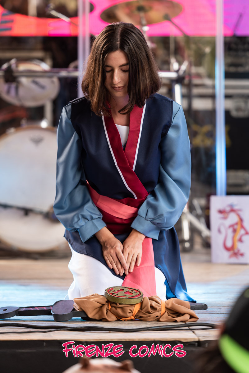 @the_pulcis_cosplay nei panni di Mulan, durante l’esibizione al Firenze Comics 2023.