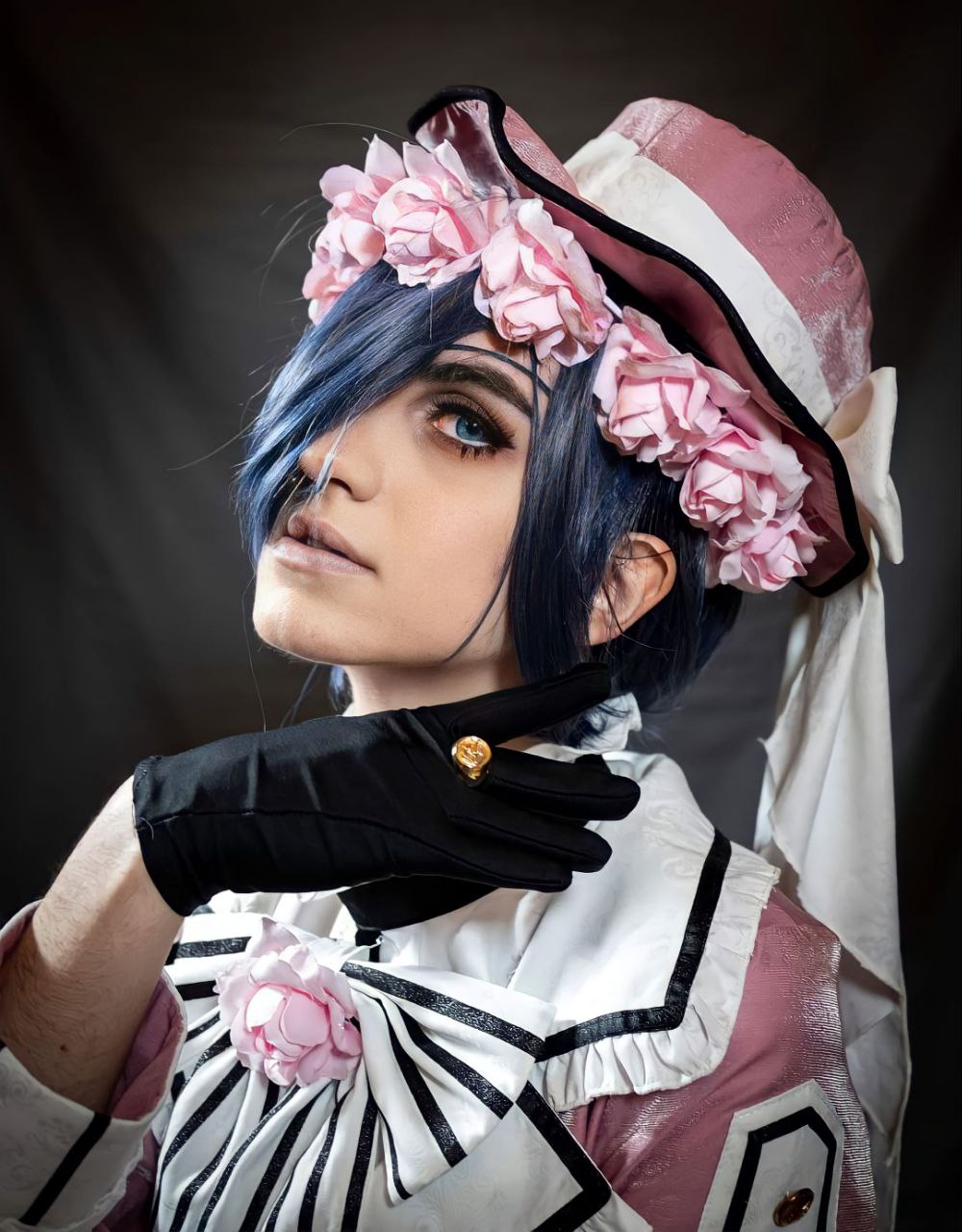 @_nic_chan_ nel suo cosplay di Ciel Phantomhive di Kuroshitsuji.